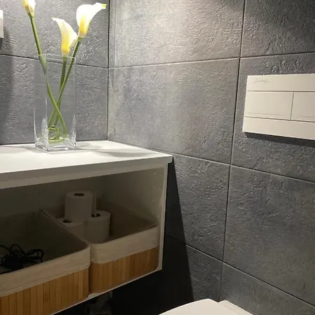 Ley-h Apartment *